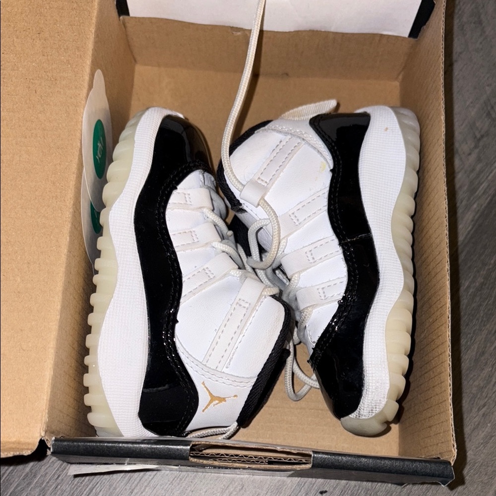 White and Black Baby Sneakers Nike - box included